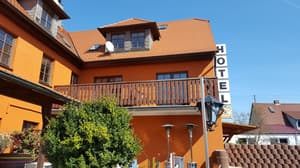 thumbnail: Front of property