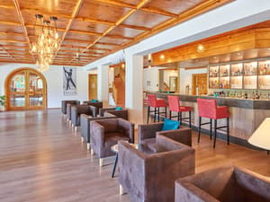 thumbnail: Lobby lounge