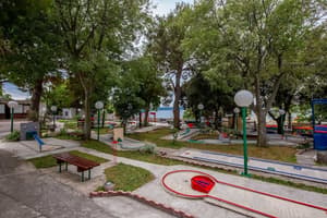 thumbnail: Mini-golf