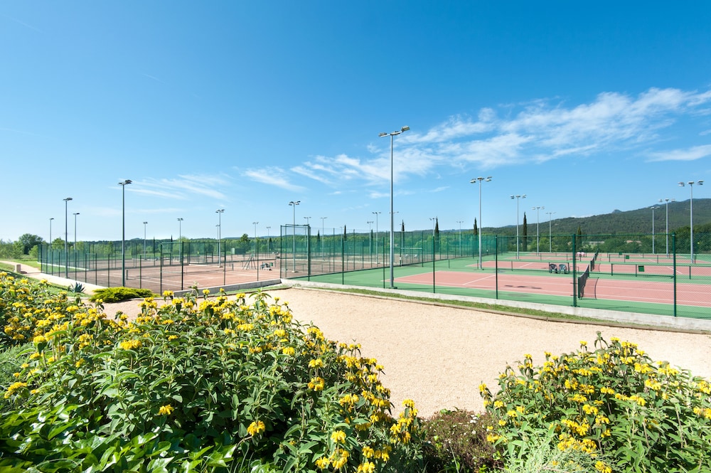 Tennis court