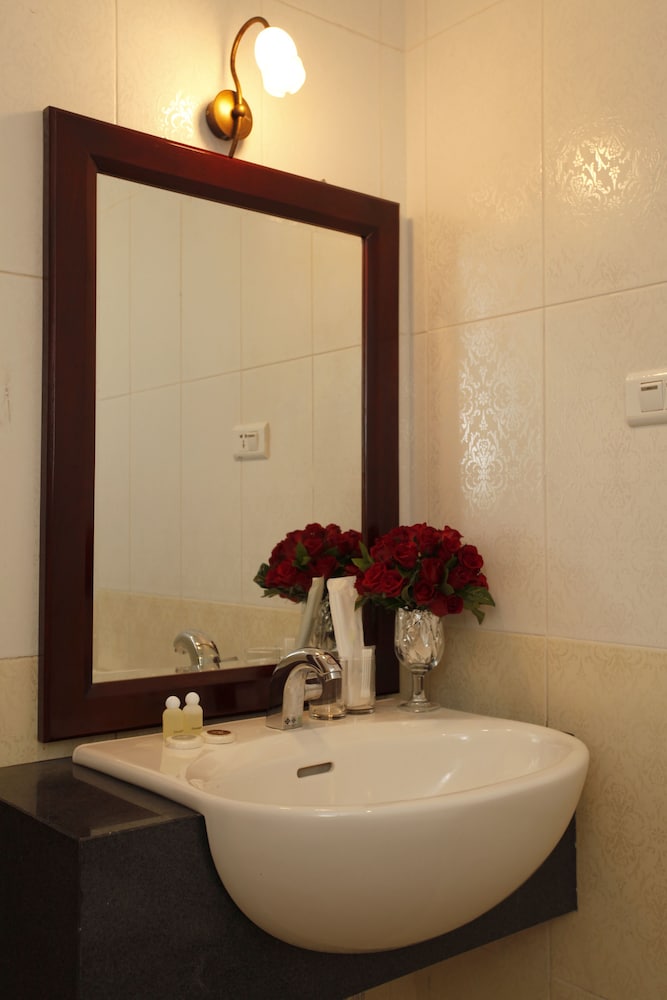 Bathroom sink