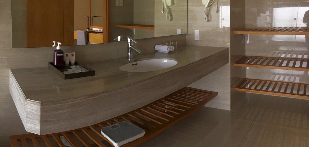 Bathroom amenities