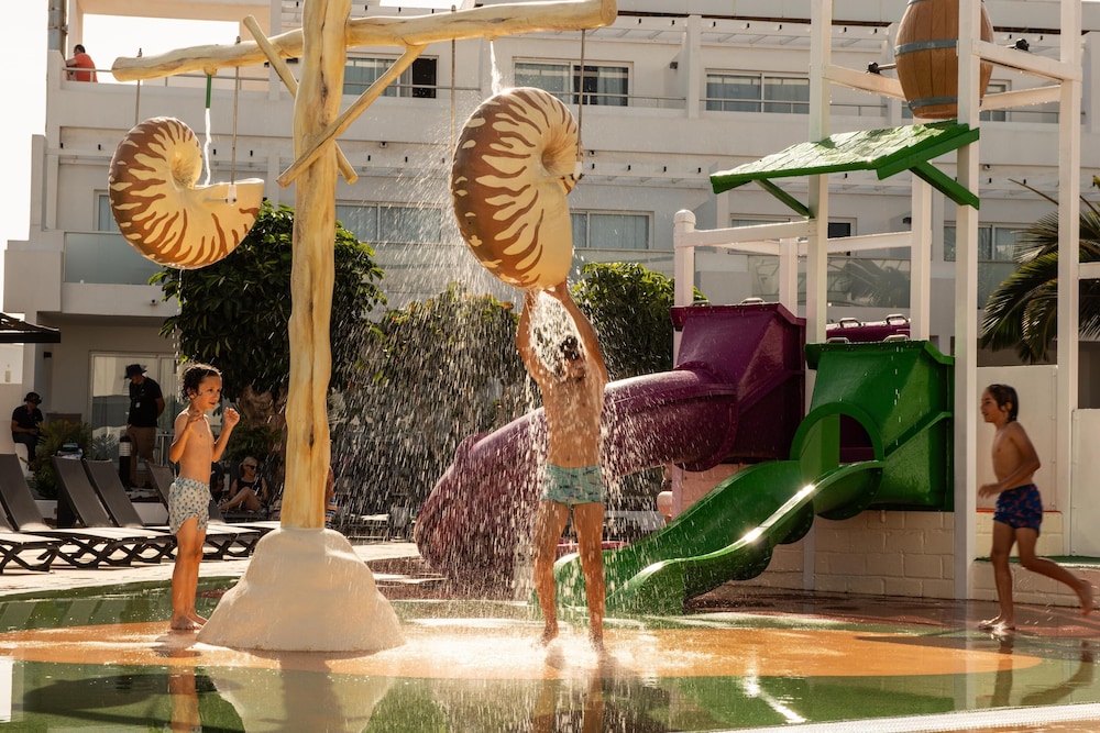 Surfing/boogie boarding