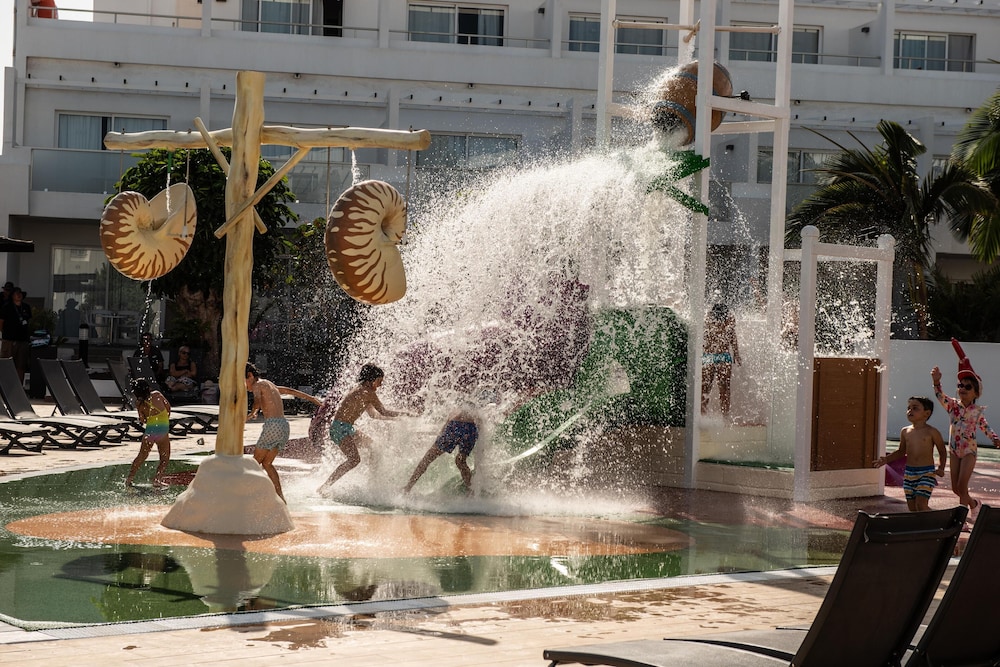 Surfing/boogie boarding
