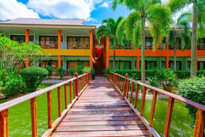 thumbnail: Interior entrance