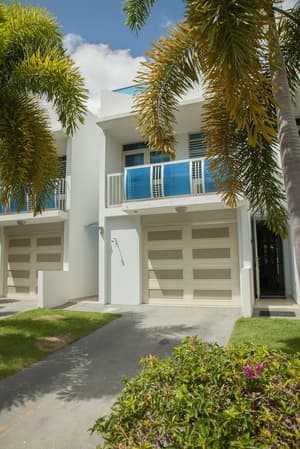 thumbnail: Exterior detail