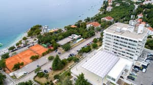 thumbnail: Tennis court