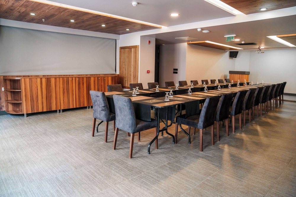 Meeting facility