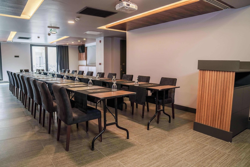 Meeting facility