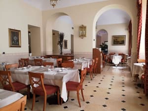 thumbnail: Restaurant
