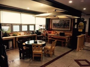 thumbnail: Dining