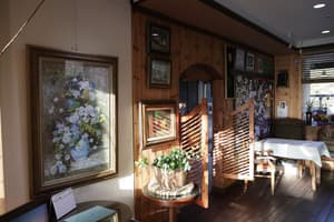 thumbnail: Interior entrance