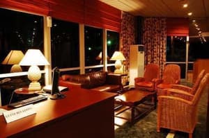 thumbnail: In-room business center