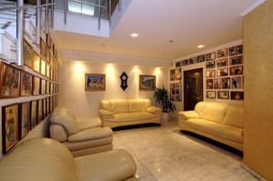 thumbnail: Lobby sitting area
