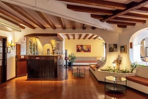 thumbnail: Bar (on property)