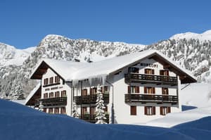 thumbnail: Front of property