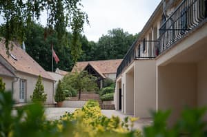 thumbnail: Front of property
