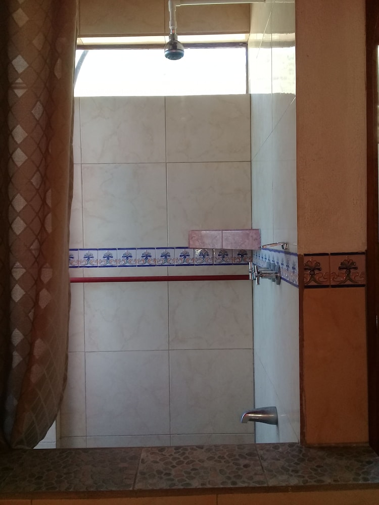 Deep soaking bathtub