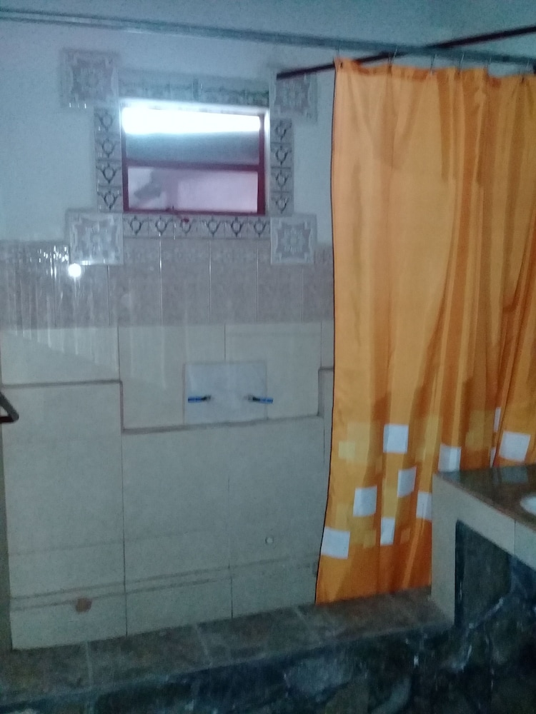Deep soaking bathtub