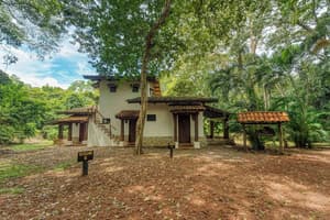 thumbnail: Front of property