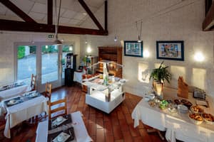 thumbnail: Breakfast area