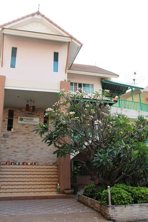 thumbnail: Front of property