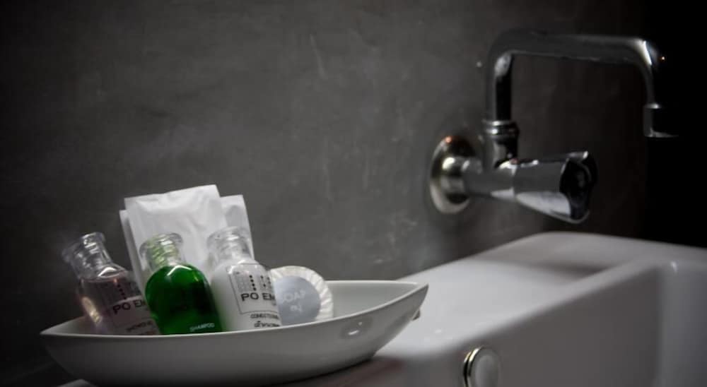 Bathroom amenities