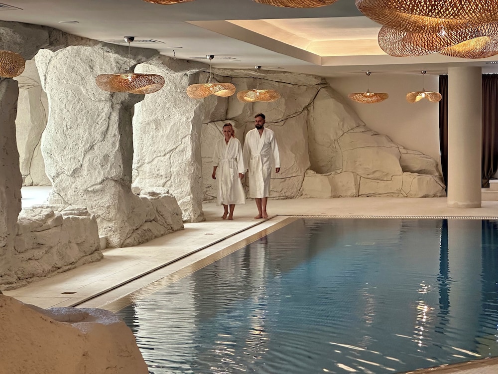Swimming pool-spa