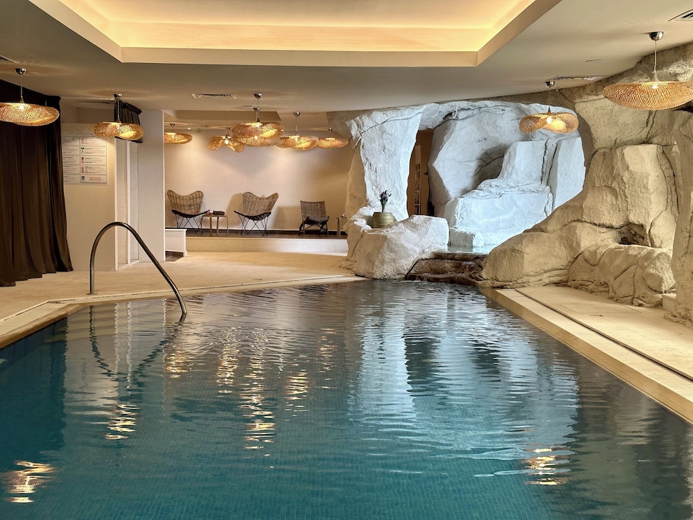 Swimming pool-spa