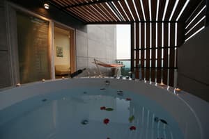 thumbnail: Deep soaking bathtub
