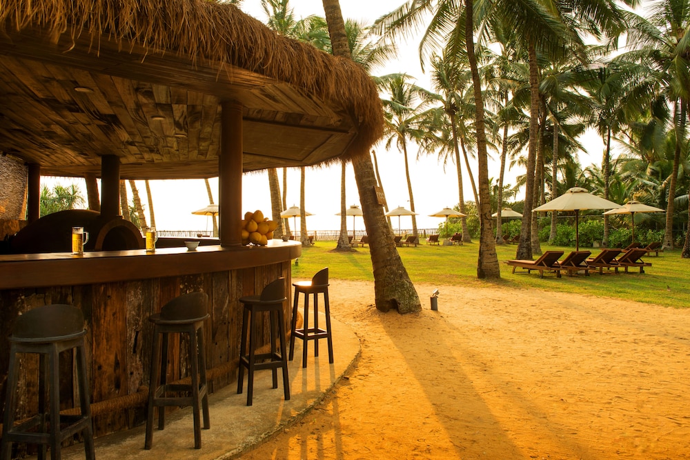 Poolside bar