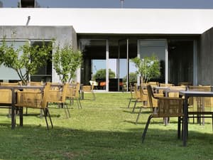 thumbnail: Outdoor dining