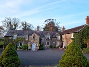 thumbnail: Front of property