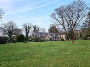 thumbnail: Front of property
