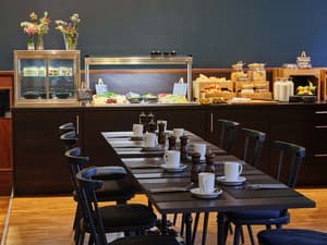 thumbnail: Breakfast area
