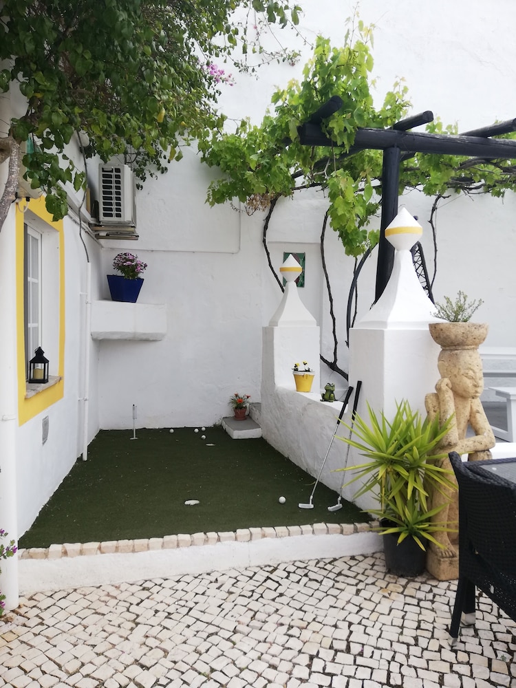 Indoor golf driving range