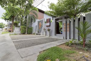 thumbnail: Property entrance