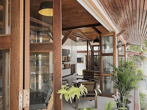 thumbnail: Lobby sitting area