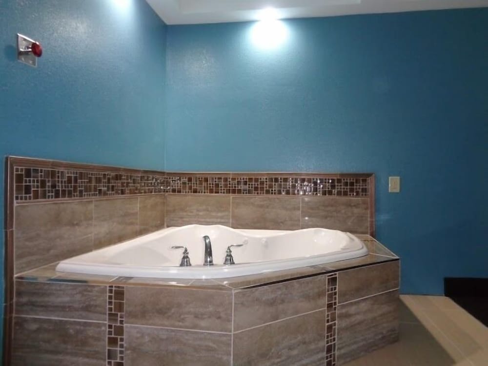 Jetted tub