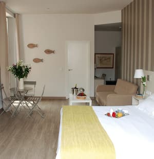 thumbnail: In-room dining