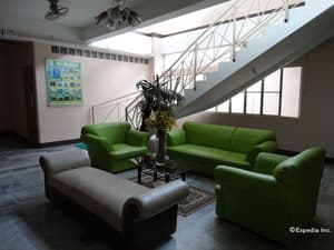 thumbnail: Lobby sitting area