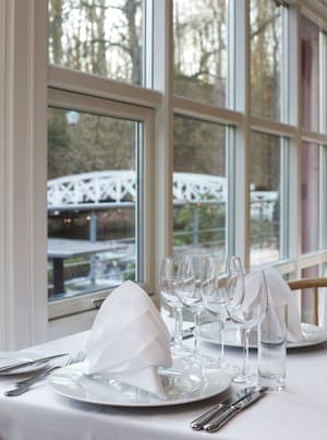 thumbnail: Couples dining