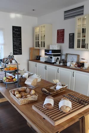 thumbnail: Breakfast area