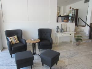 thumbnail: Lobby sitting area