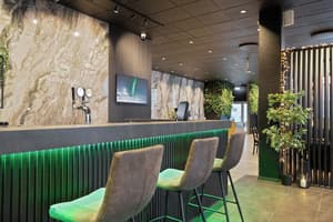 thumbnail: Bar (on property)