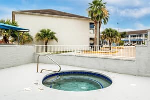 thumbnail: Pool