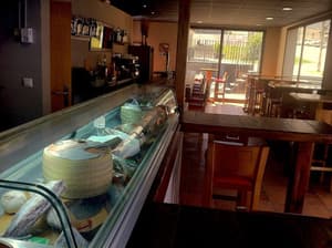 thumbnail: Breakfast area