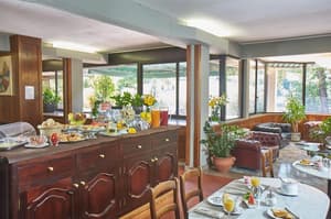 thumbnail: Breakfast area