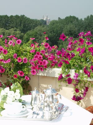 thumbnail: Outdoor dining