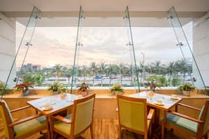 thumbnail: Restaurant